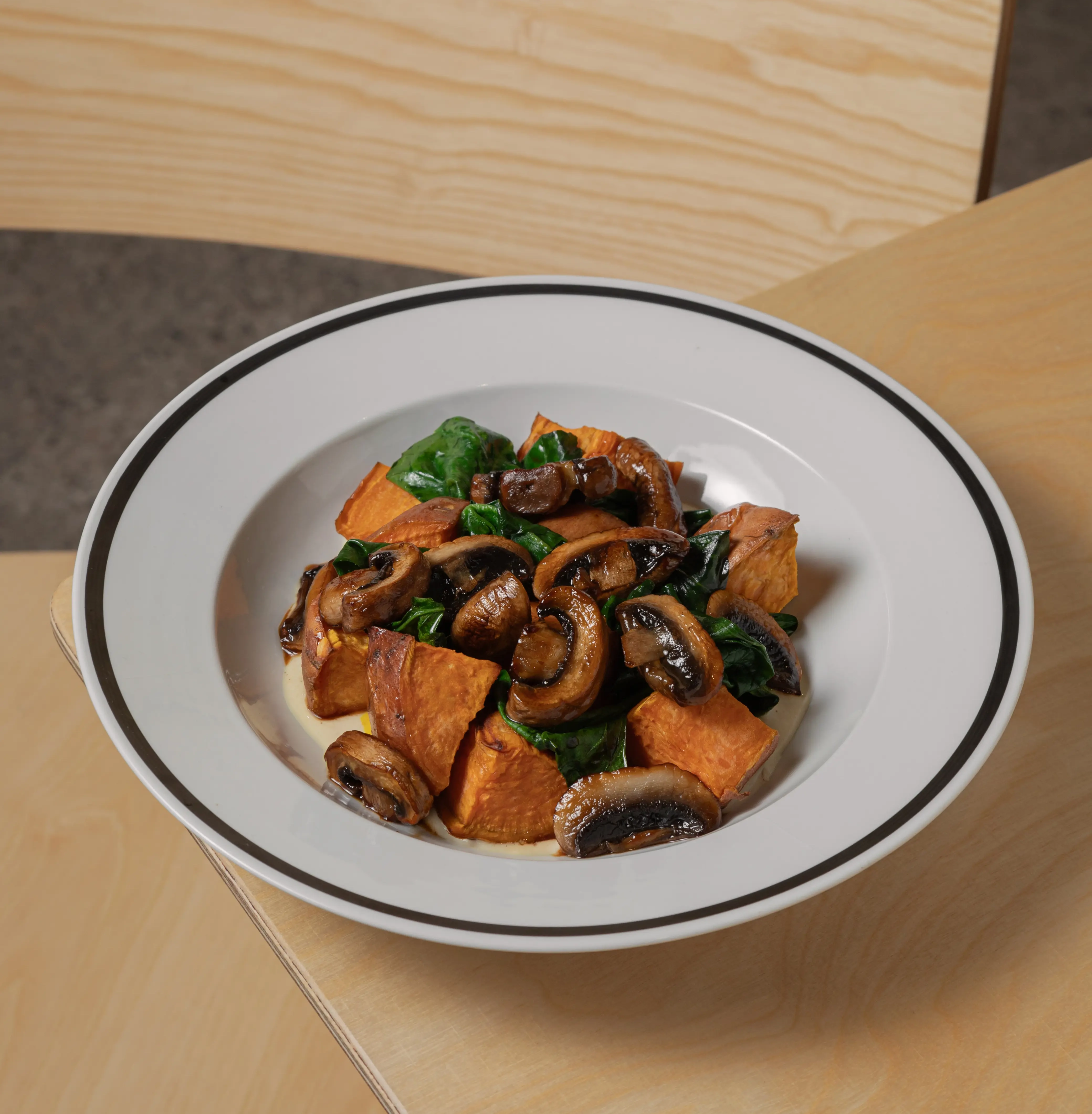 Запеченный батат с грибами