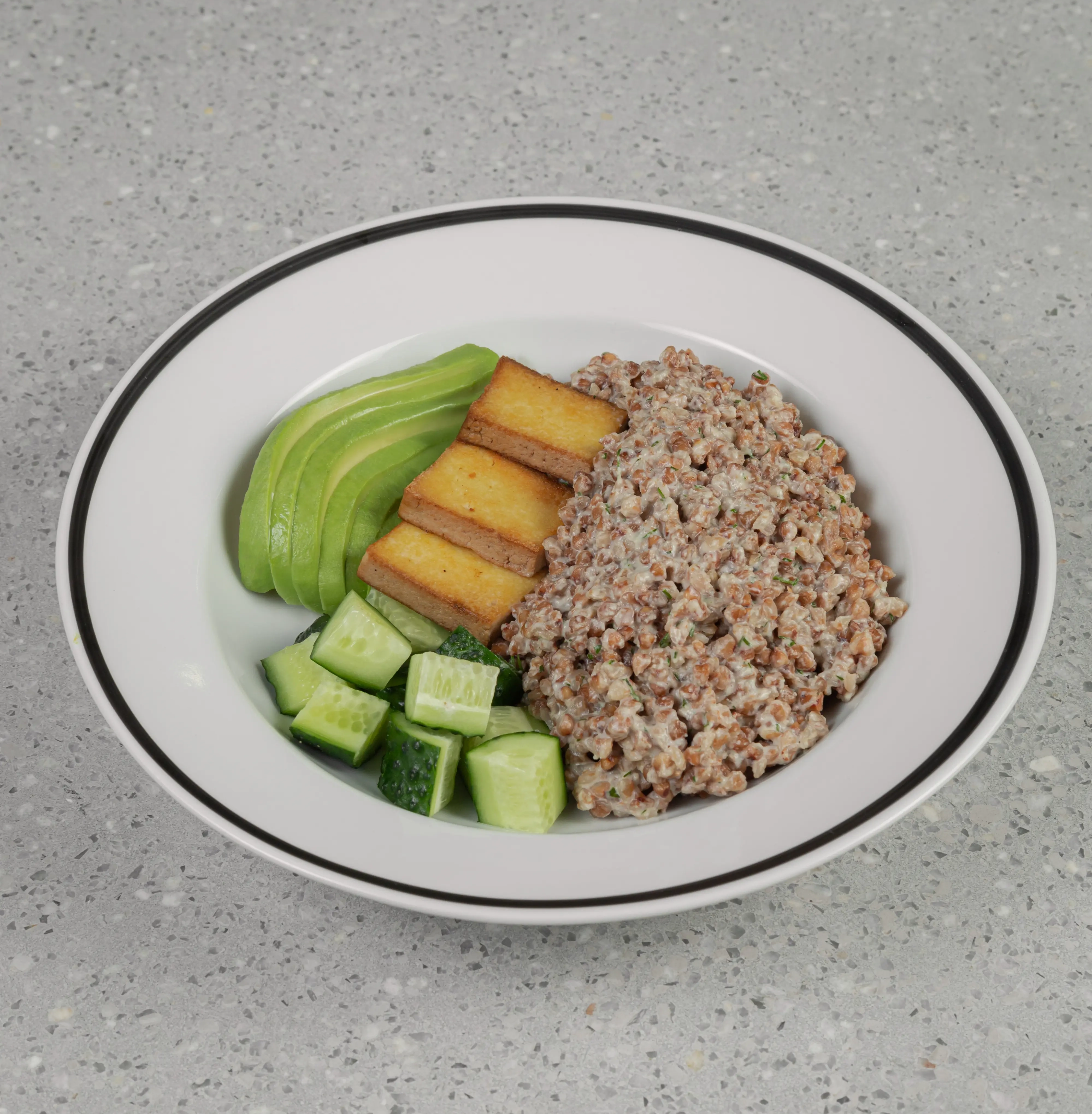 Сливочная гречка с авокадо